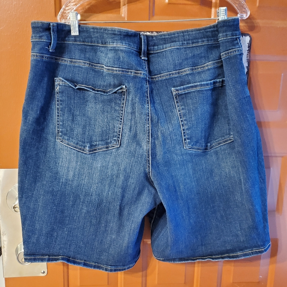 Maurice's Shorts Sz 24
